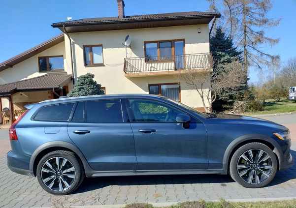 Volvo V60 Cross Country cena 149700 przebieg: 26000, rok produkcji 2021 z Margonin małe 277